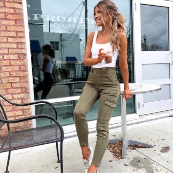 NWT Spanx Stretch Twill Ankle Cargo Pant in Soft Sage Size Small - Picture 3 of 8